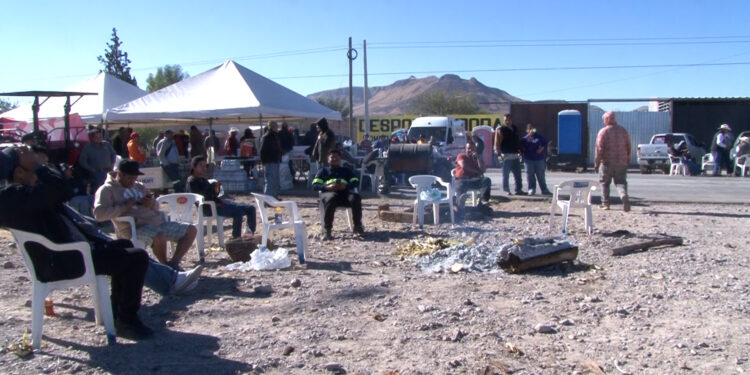 Bloqueo en Meoqui continúa ante falta de acuerdos con autoridades federales