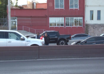 Choque provoca fuerte congestionamiento en avenida de la Cantera