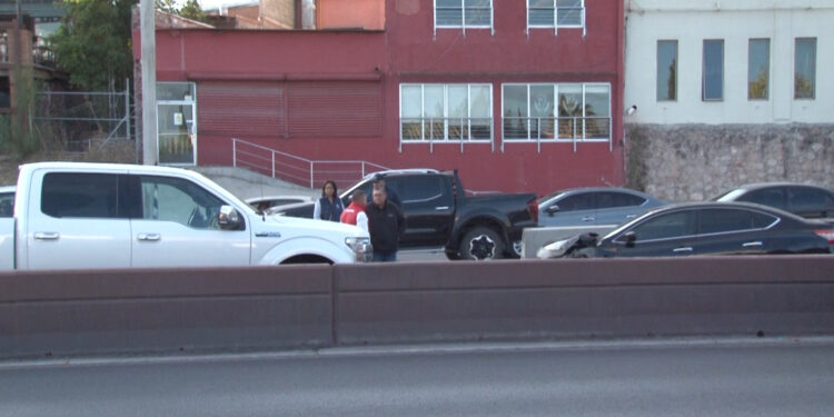 Choque provoca fuerte congestionamiento en avenida de la Cantera