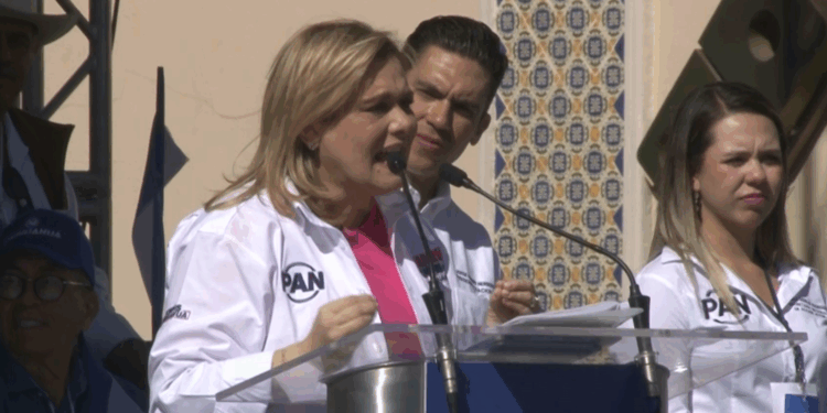 Encabezan Maru y Romero marcha del PAN