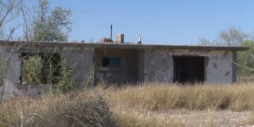 Hallan cuerpo en descomposición en casa abandonada al norte de Delicias