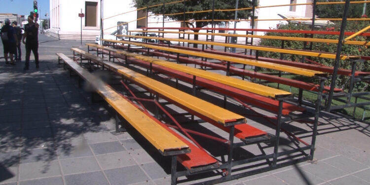 Instalan graderías para el desfile revolucionario