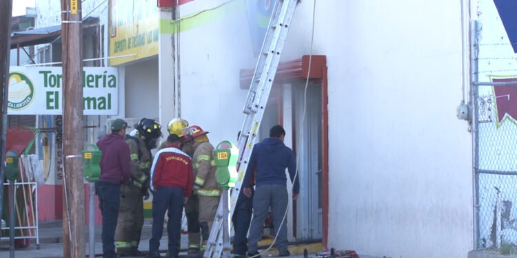 Se registra incendio en negocio del centro de Delicias