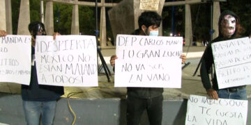 Jóvenes exigen justicia por el asesinato del alcalde de Uruapan