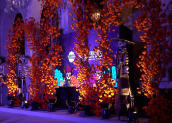 Musical inspirado en Coco llena de color el Palacio de Gobierno