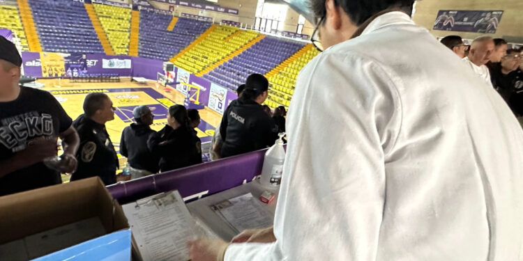 Seis policías dan un paso al frente tras positivo en prueba de drogas