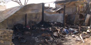 Vecinos lamentan muerte de adulto mayor en incendio