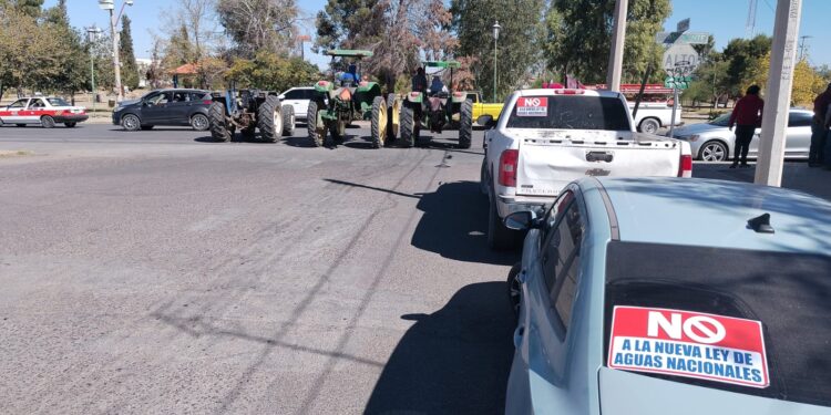 Productores se manifiestan por ley de aguas