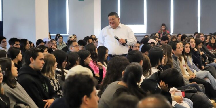 César Jáuregui Moreno expone retos de la procuración de justicia en México