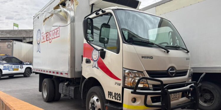 Sujeto roba camión de productos lácteos y desata persecución