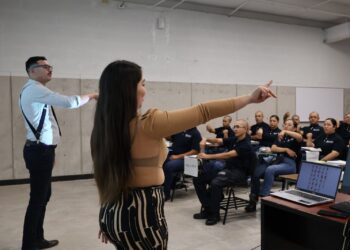 Preparan a cadetes de la Policía Municipal para atender a personas con discapacidad auditiva