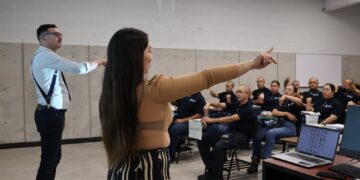 Preparan a cadetes de la Policía Municipal para atender a personas con discapacidad auditiva