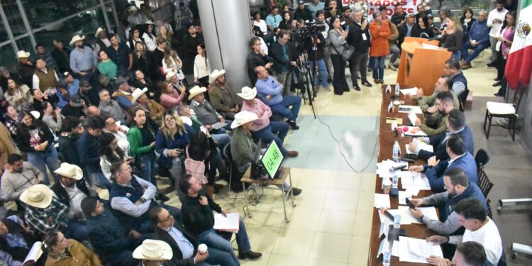 Diputados y senadores se reúnen con productores