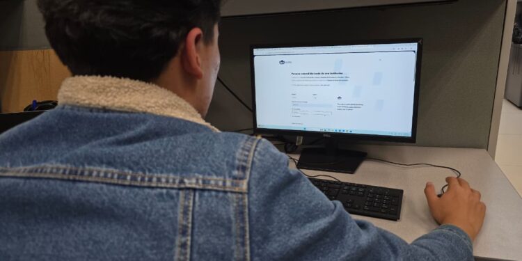 Gobierno de Chihuahua invita a registrarse en la Beca de Inglés