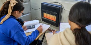 Gobierno estatal entrega apoyos de gas a escuelas