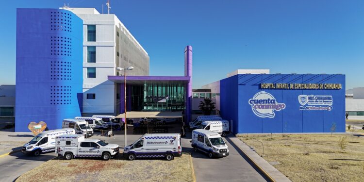 Maru Campos entrega 10 ambulancias para nueve municipios