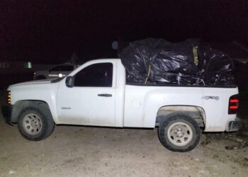 Aseguran vehículo con más de una tonelada de marihu4na en Balleza