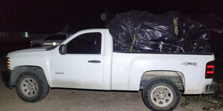 Aseguran vehículo con más de una tonelada de marihu4na en Balleza