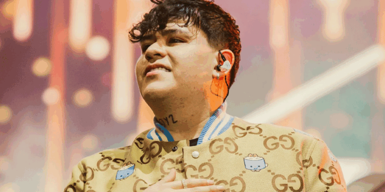 Junior H deja depósito para garantizar su presentación