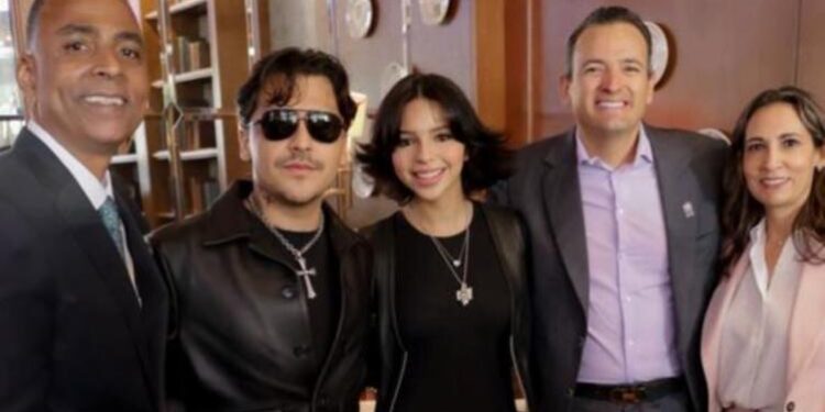 Alcalde Bonilla comparte en redes foto junto a Christian Nodal y Ángela Aguilar