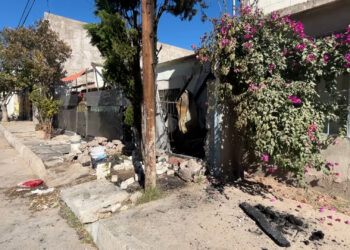 Mujer muere calcinada en incendio de domicilio abandonado