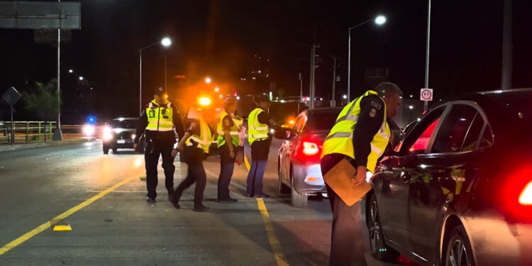 Policía vial llama a conducir con responsabilidad en Año Nuevo