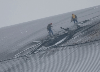 Un dron agujereó el escudo del reactor 4 de Chernobyl y libera radiación