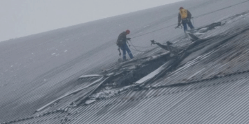 Un dron agujereó el escudo del reactor 4 de Chernobyl y libera radiación
