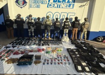 Aseguran arsenal, equipo táctico y drogas en Aquiles Serdán