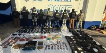Aseguran arsenal, equipo táctico y drogas en Aquiles Serdán