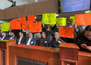 Empresariado protesta en el Congreso por aumento al impuesto sobre nómina