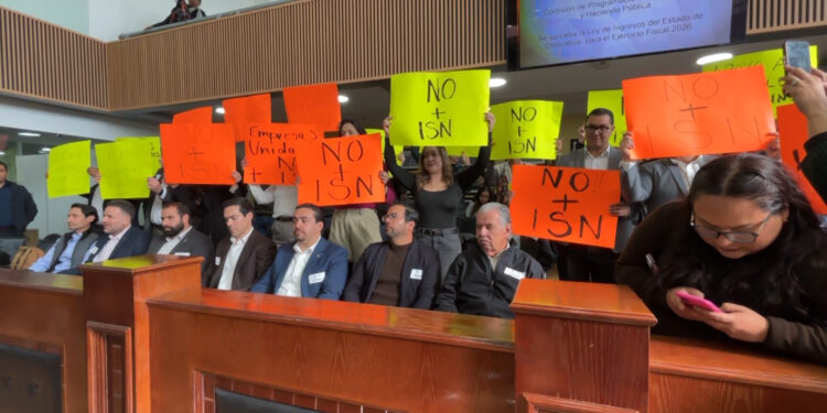 Empresariado protesta en el Congreso por aumento al impuesto sobre nómina