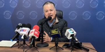 Senador se abstiene en votación sobre aranceles a productos chinos