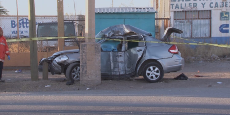 Conductor impacta contra poste de alumbrado y pierde la vida en la Lombardo