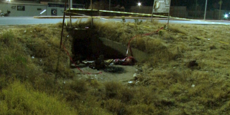 Mujer es encontrada asesinada bajo un puente en Cuauhtémoc