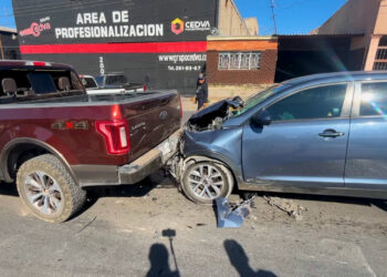 Carambola en avenida Pacheco deja daños materiales