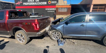 Carambola en avenida Pacheco deja daños materiales