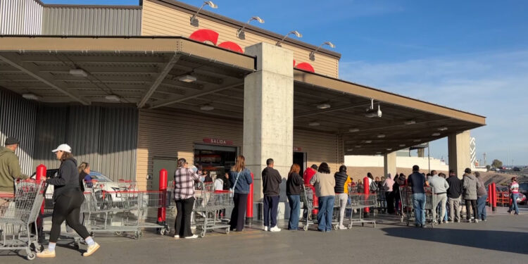 Costco registra gran afluencia por compras navideñas