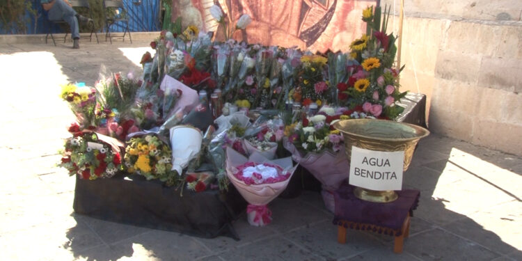 Devotos acuden al Santuario de Guadalupe en su día