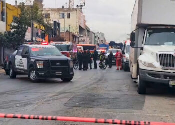 Incendio en departamento deja dos lesionados