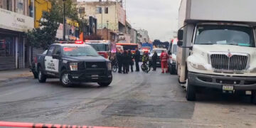 Incendio en departamento deja dos lesionados