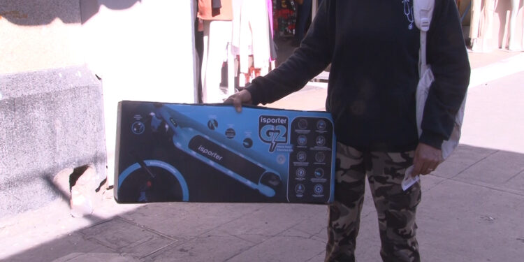 Chihuahuenses se adelantan a Santa: Compran regalos para evitar escasez y prisas