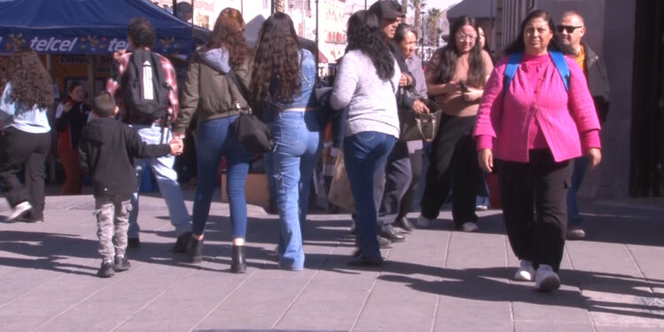 Chihuahuenses se adelantan a Santa: Compran regalos para evitar escasez y prisas