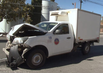 Pick-up de carga impactó contra unidad de valores