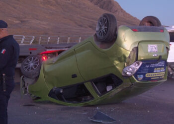 Volcadura en el Periférico R. Almada deja dos personas lesionadas