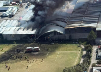 Diez muertos por desplome de jet privado en Toluca