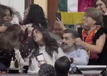 Legisladoras se desgreñan en el Congreso de la CDMX