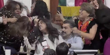 Legisladoras se desgreñan en el Congreso de la CDMX