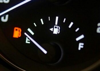 Esto es lo que en realidad significa la E en el medidor de gasolina