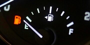 Esto es lo que en realidad significa la E en el medidor de gasolina